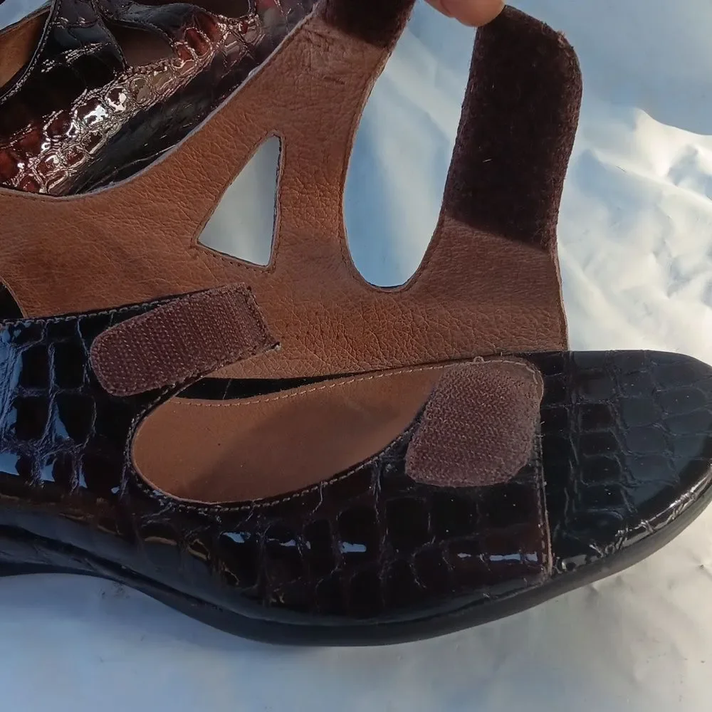 Clarks Artisan Brown Sandals Comfortable Flip-Flops Size 11XW
